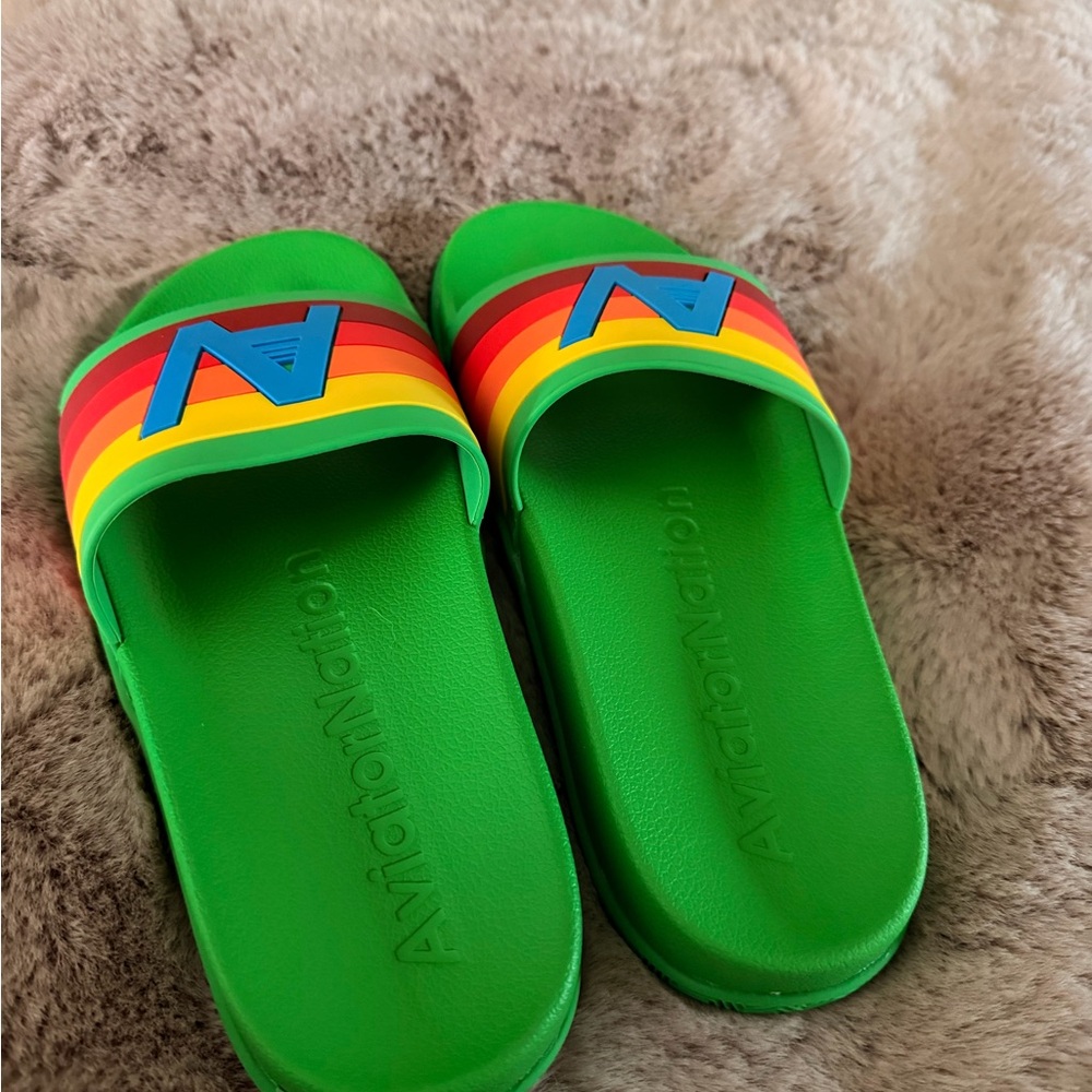 Aviator Nation green slide NWOT never worn - Picture 2 of 4